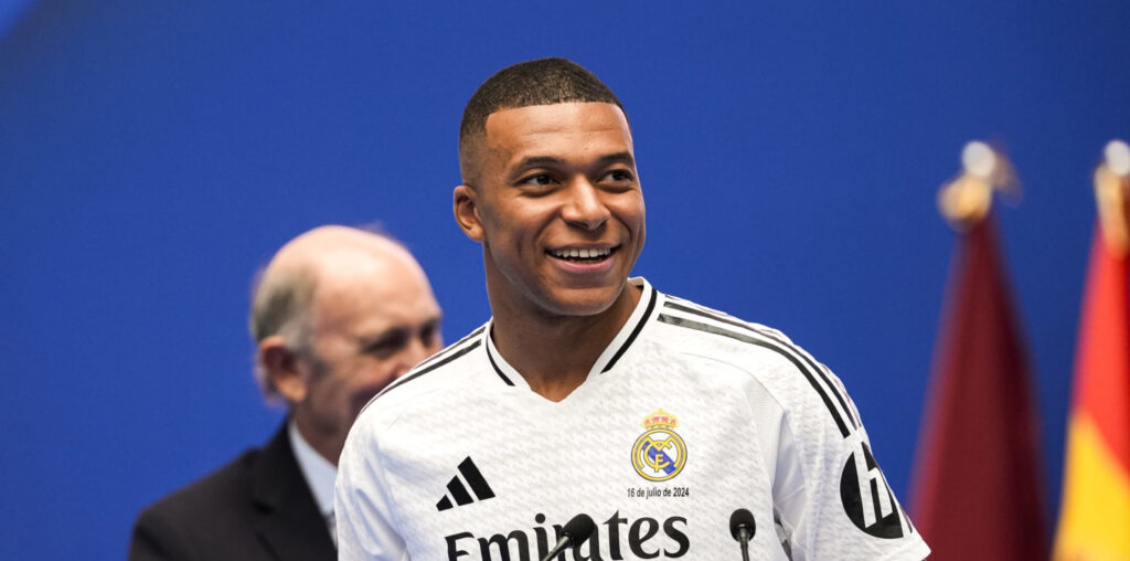 Video: Kylian Mbappé Presented to Real Madrid Fans After Signing 5-Year Contract