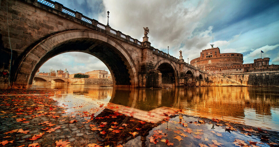 bridge-in-rome-at-autumn,-italy