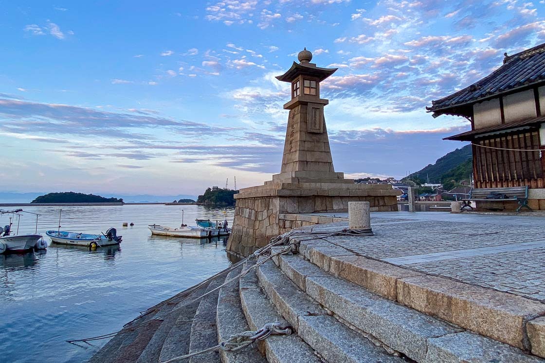 Experience the days of old in Tomonoura by the sea