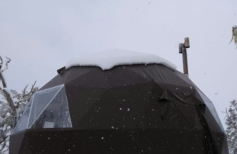 Snow PVC Cover Glamping Dome Tent For Winter Hotel detail pictures