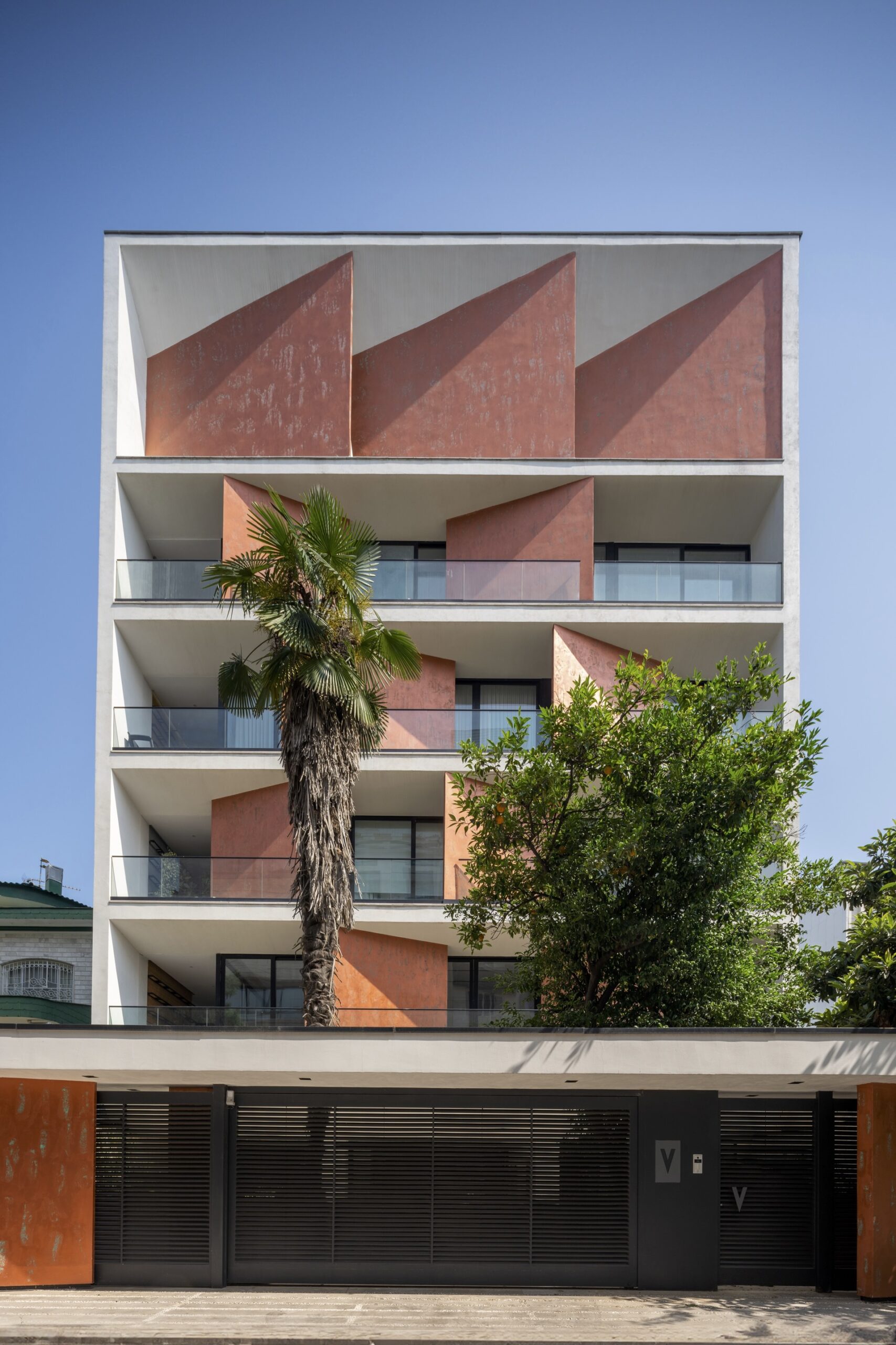 146 Residential Building / Pragmatica Architectural Design Studio