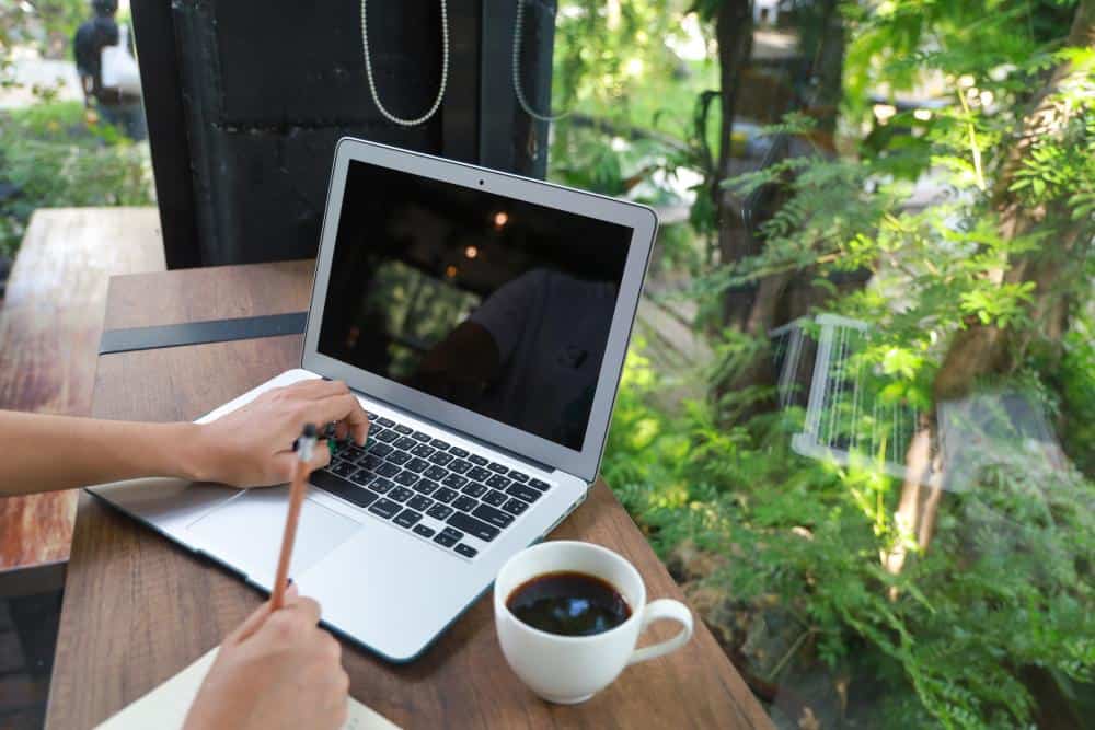 25 Modern Backyard Home Office Sheds You Wouldn’t Want to Leave