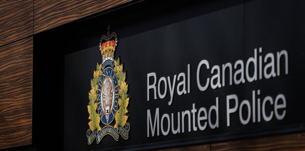 5-year-old girl dies at Alberta lake after canoe overturned: RCMP