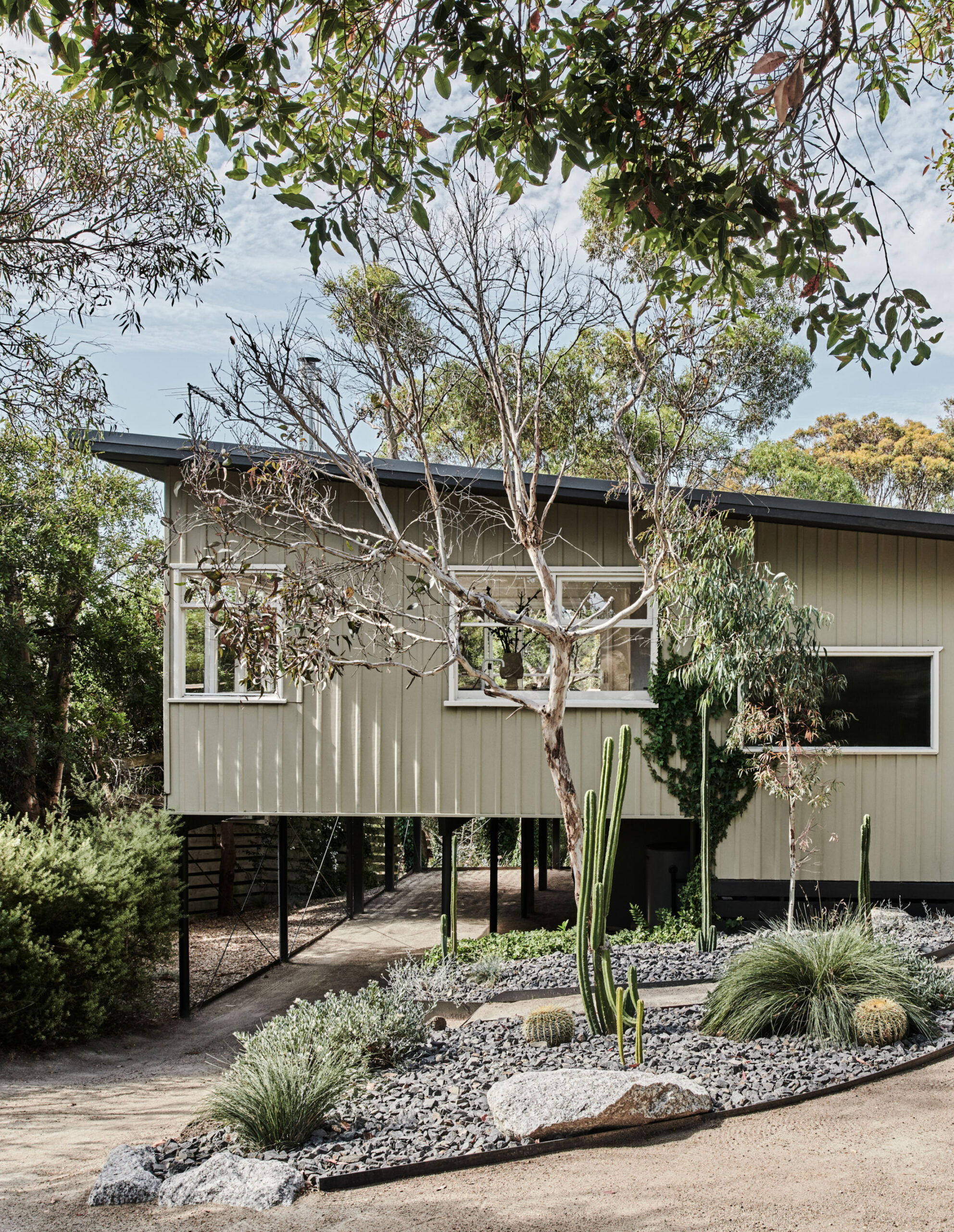 A Thoughtfully Renovated 1950s Gem For Sale In Mount Martha