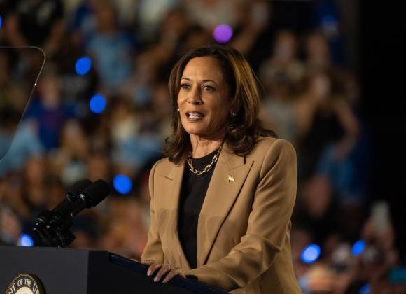 A menos de un mes de elecciones, Kamala Harris realiza maratón de entrevistas mediáticas