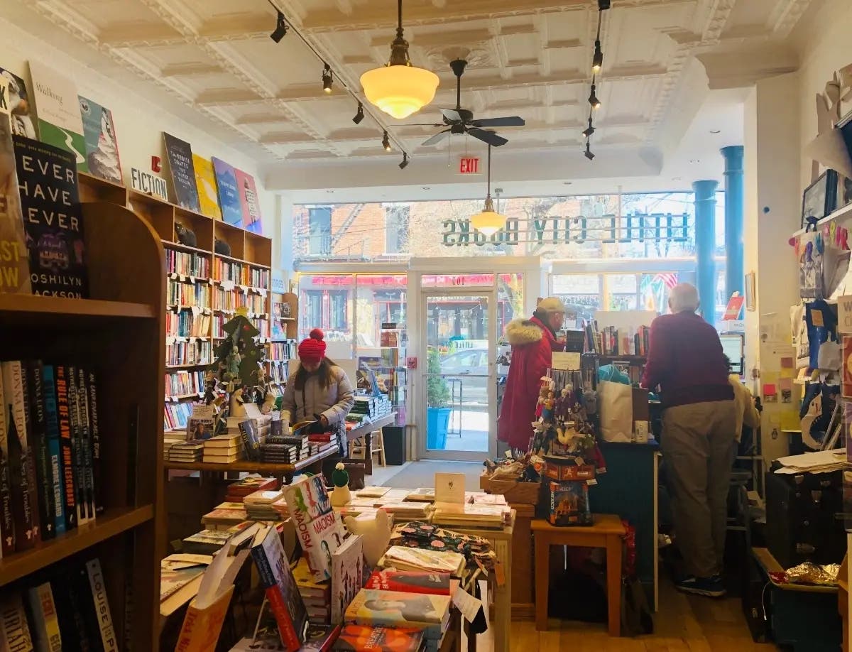 Actor Jeremy Allen White Stops By Hoboken Book Store: Here’s What He Bought