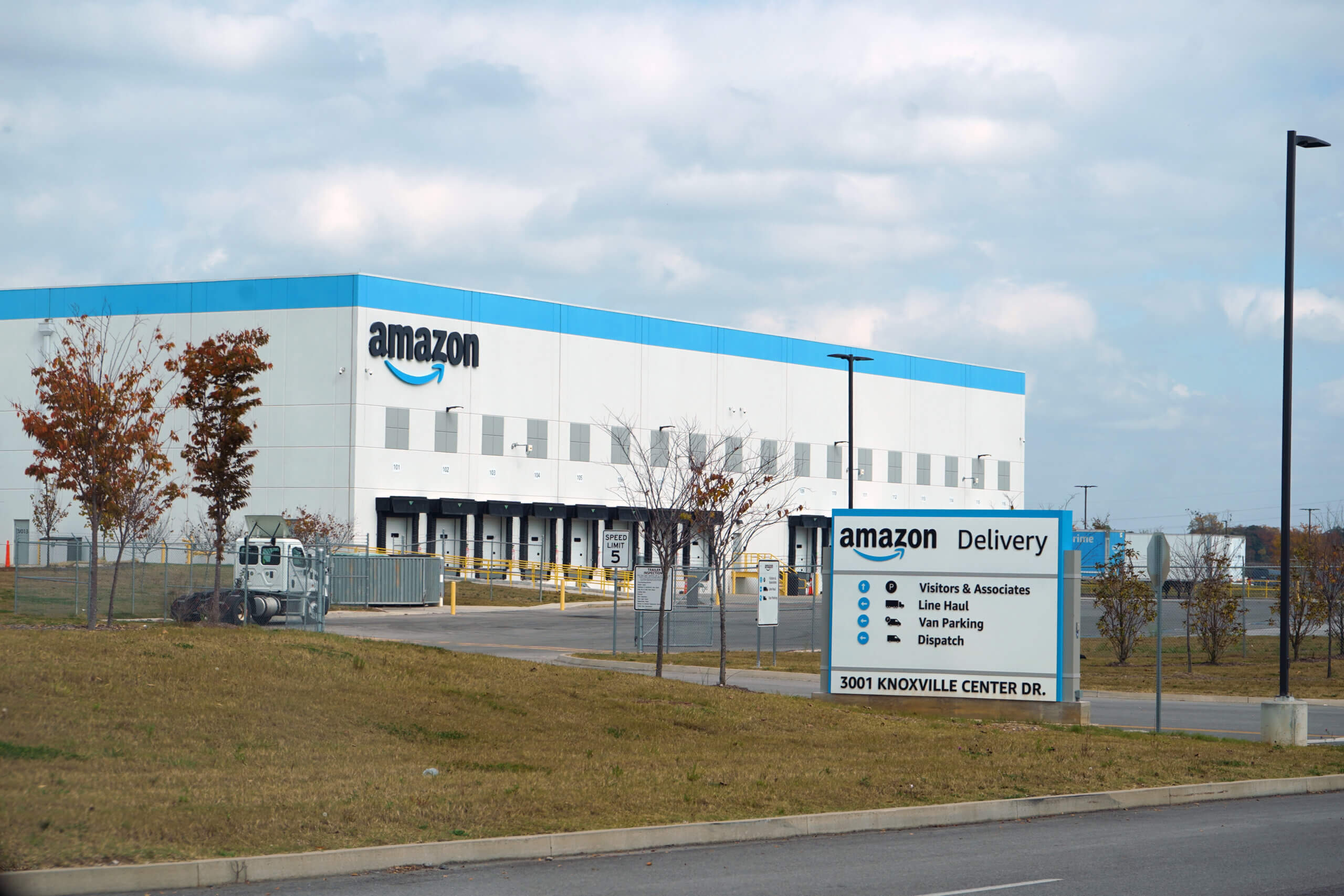 Amazon Unveils DNA6 Delivery Station in Knoxville | Knoxville Chamber