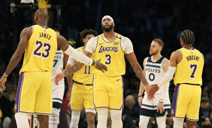 Anthony Davis dominates opener as Lakers' offense runs through him