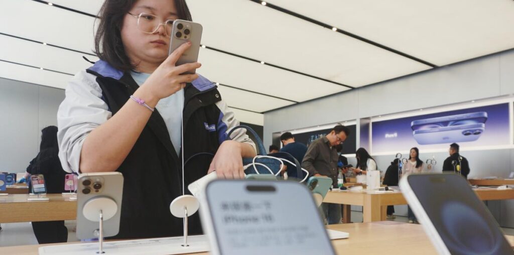 Apple's iPhone sales in China slip in third quarter, as Huawei's smartphone sales soar