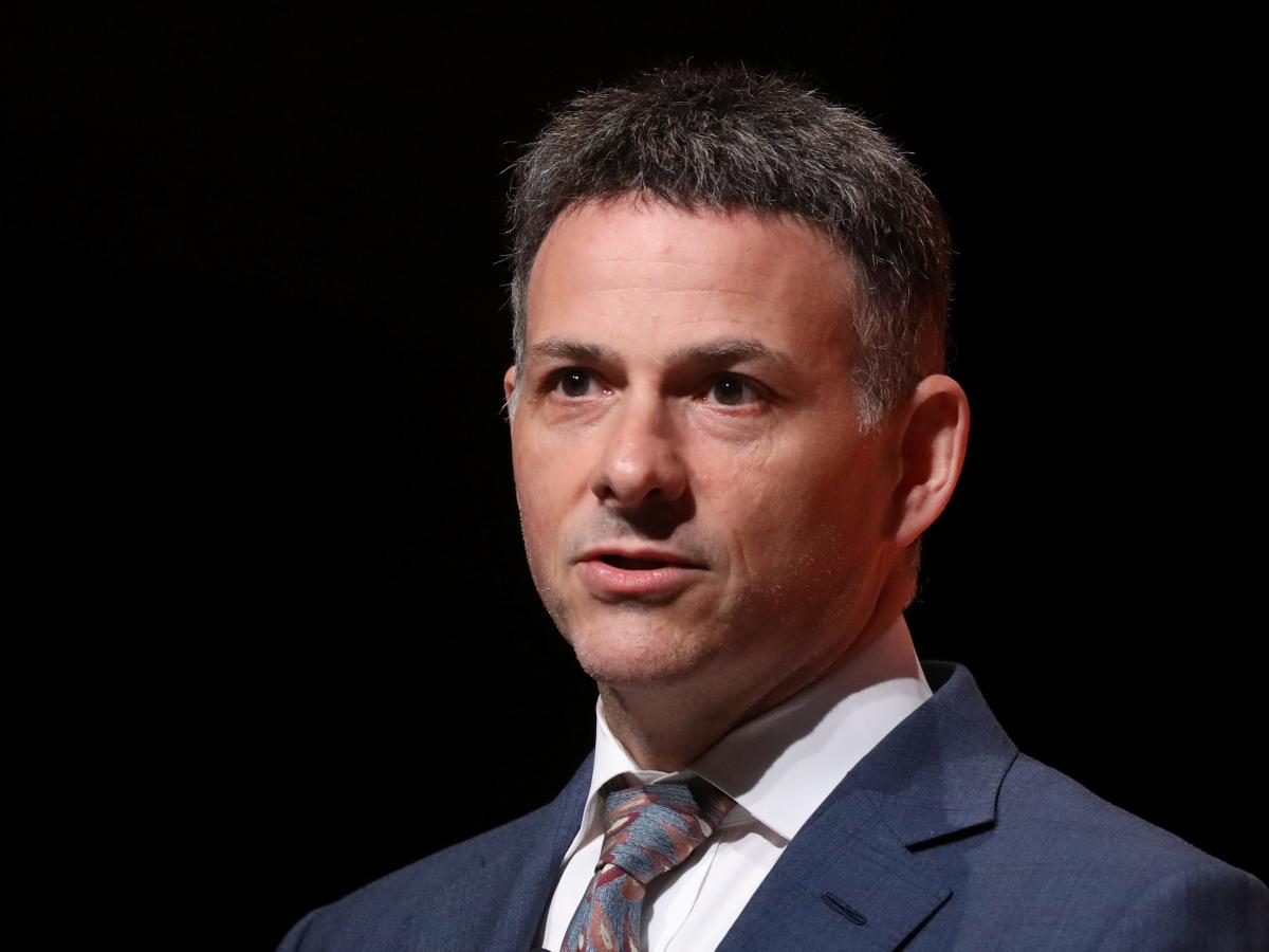 Billionaire investor David Einhorn says buying HP stock is a cheap way into the AI craze