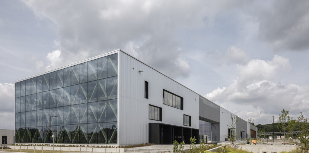 Buda Recypark Industrial Center / Atelier 229