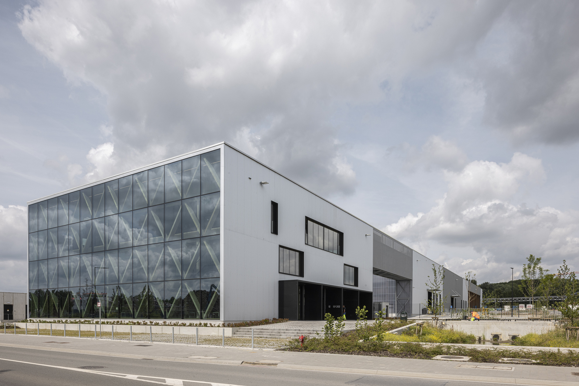 Buda Recypark Industrial Center / Atelier 229