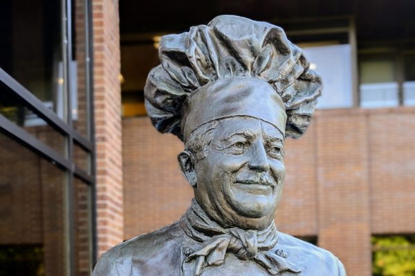 Chef Boyardee Statue