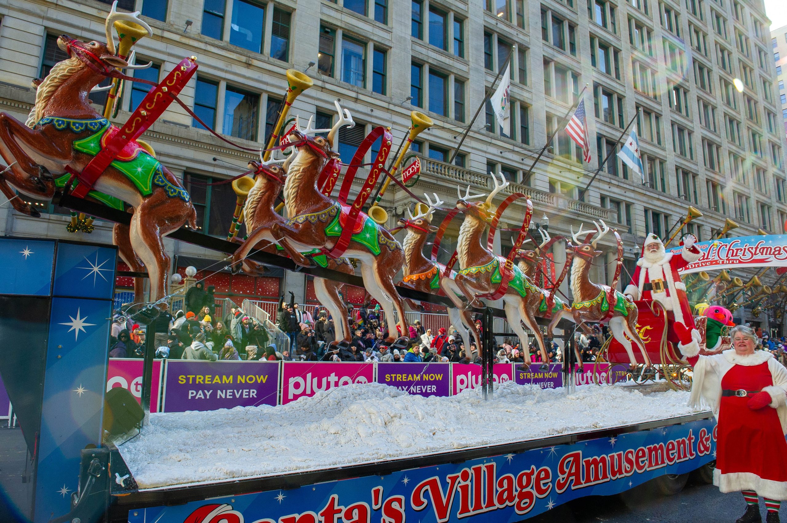 Chicago’s Thanksgiving Parade Returns For 90th Year With Floats, Marching Bands And More