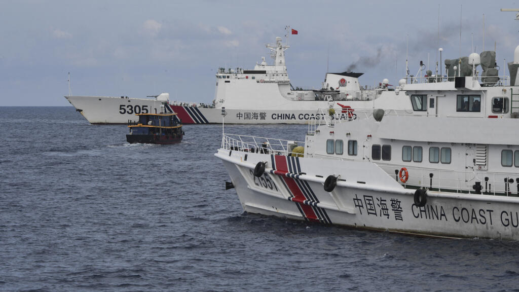 China encircles Taiwan with planes and ships in 'stern warning' to separatists