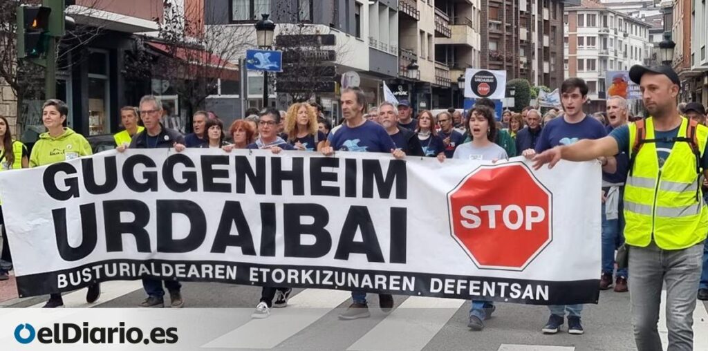 Clamor de miles de personas en las calles de Gernika contra el nuevo Guggenheim proyectado en Urdaibai