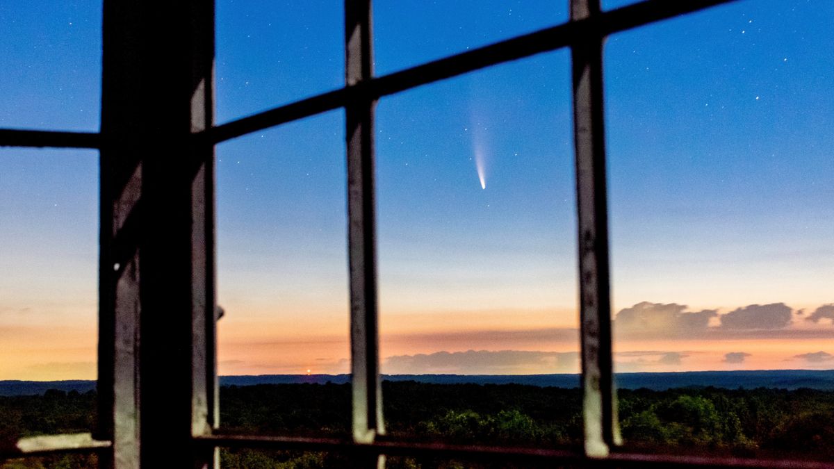 Comet Tsuchinshan-ATLAS is a Halloween visitor from the spooky Oort Cloud − the invisible bubble that’s home to countless space objects