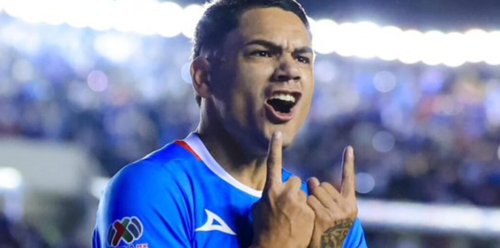 Toro Fernández, jugador de Cruz Azul, regresa de su lesión de 8 meses con gol ante Bravos de Juárez