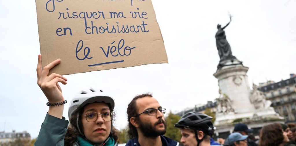 Cycliste mort écrasé à Paris : des centaines de personnes rassemblées dans la capitale et plusieurs villes contre la "violence motorisée"