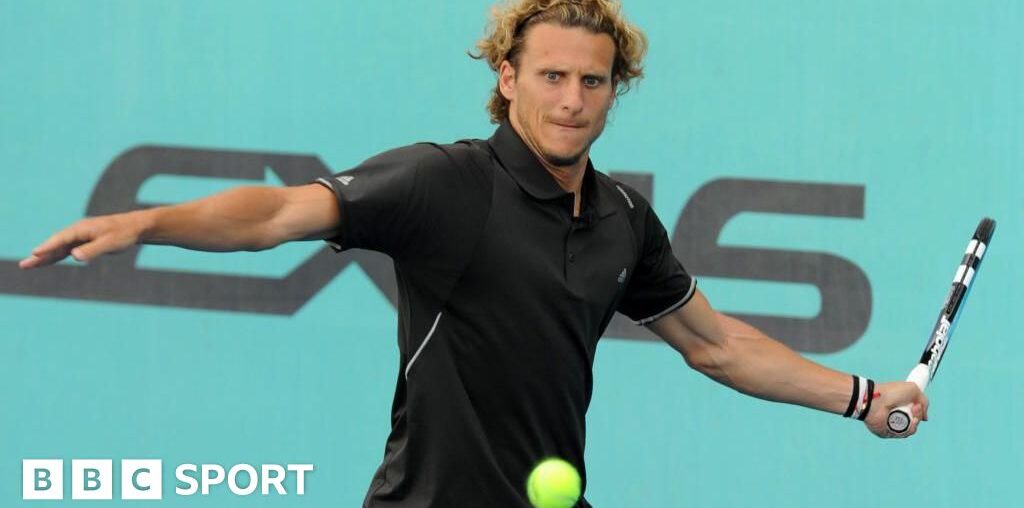 Diego Forlan: Former Manchester United striker to make professional tennis debut in Uruguay