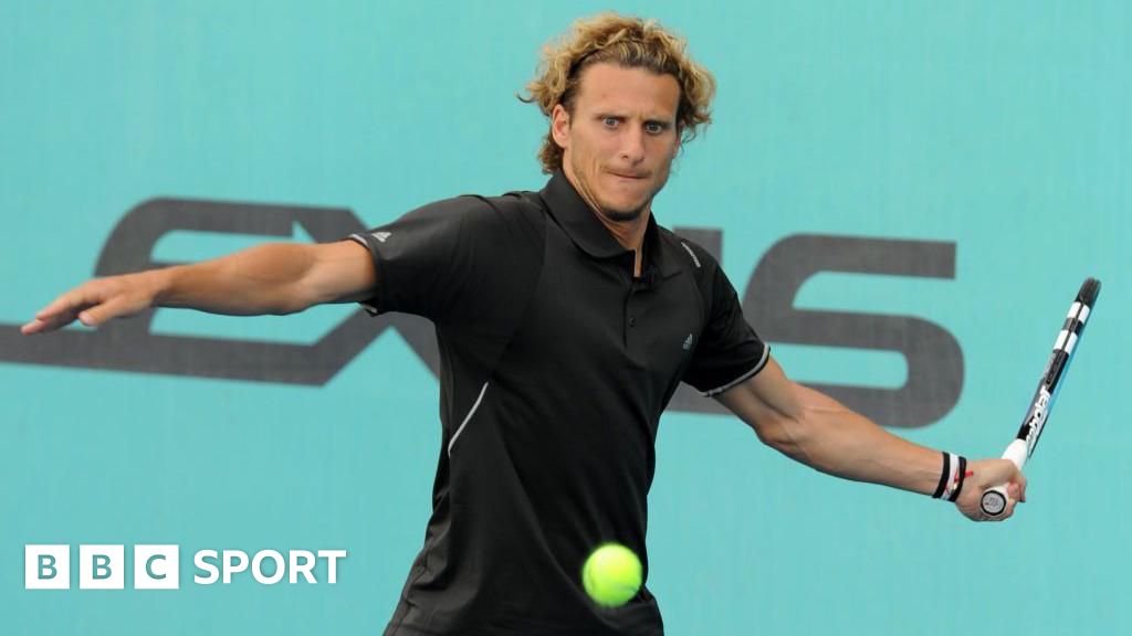 Diego Forlan: Former Manchester United striker to make professional tennis debut in Uruguay