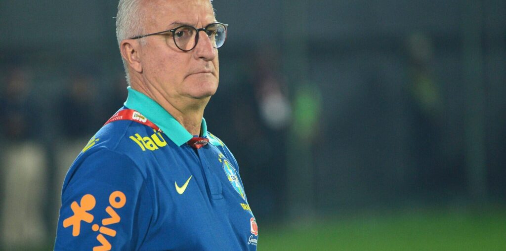 Dorival aprova 'trio de meias' da seleção e ganha opções sem Vini Jr. - Jornal de Brasília