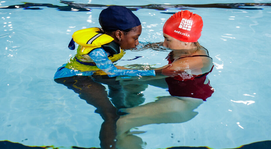 Dossier | Accès aux cours de natation | Les écoles tardent à offrir un programme qui sauve des vies (2 articles)