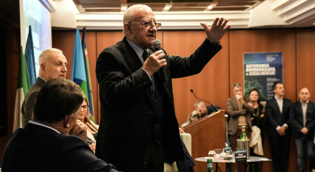 Elezioni regionali Campania, De Luca prepara la legge elettorale per il terzo mandato: «Cosa dice Schlein ai suoi consiglieri regionali?»