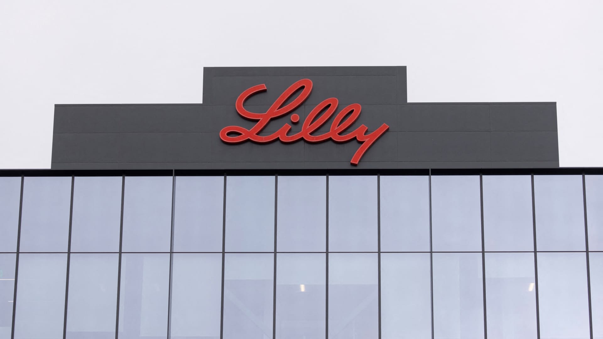 Eli Lilly stock tumbles 10% after drug giant misses estimates and slashes profit guidance