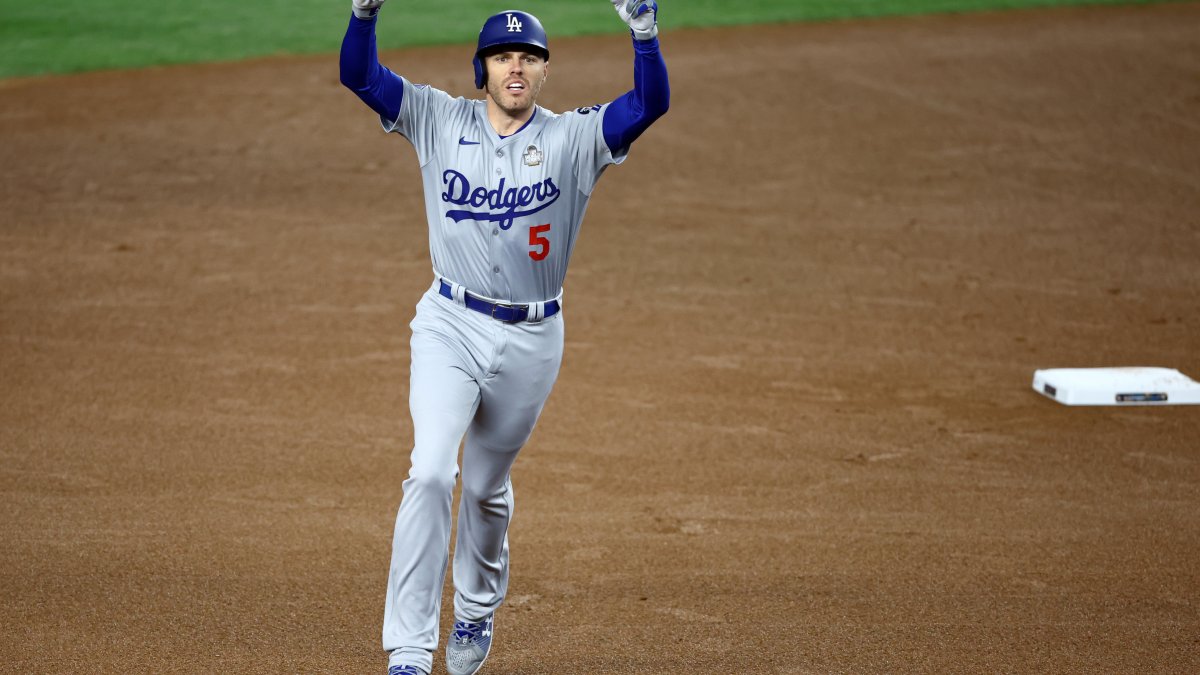 Freeman and Buehler lead Dodgers past slumping Yankees 4-2 for 3-0 advantage in World Series