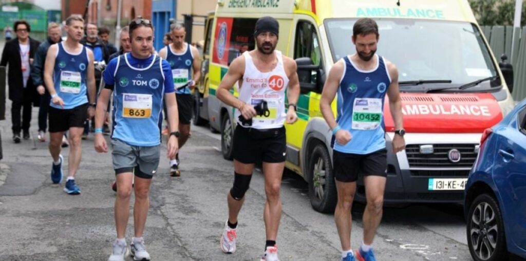 Gardaí switch to blue running vests to flank Colin Farrell in the Dublin Marathon | BreakingNews.ie