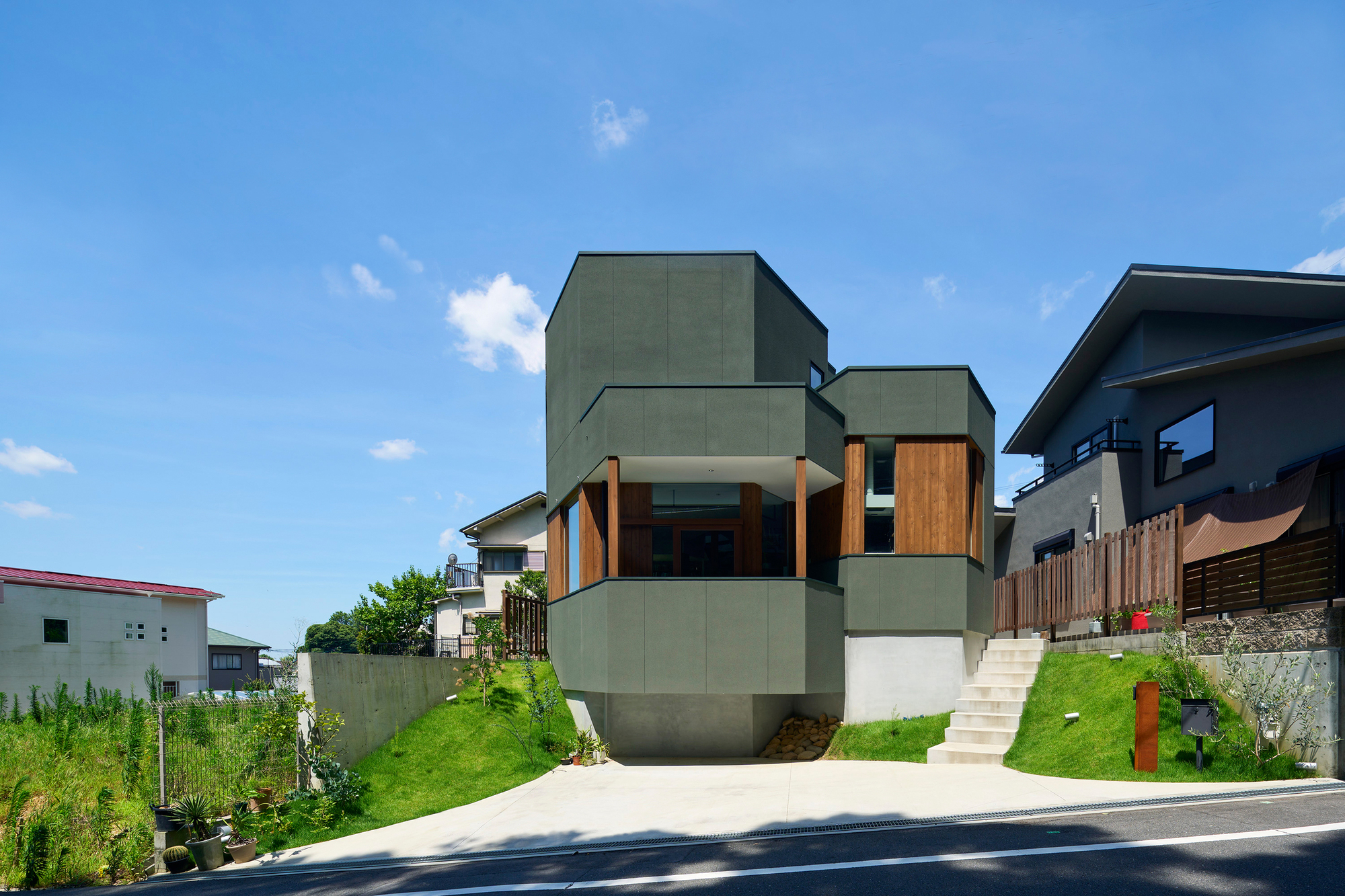 Hokusetsu Polygon House / FujiwaraMuro Architects