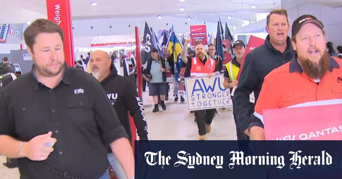 Hundreds of Qantas workers strike