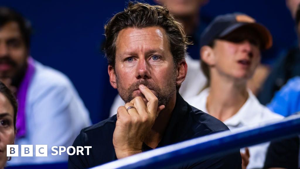 Iga Swiatek appoints Naomi Osaka’s former coach Wim Fissette