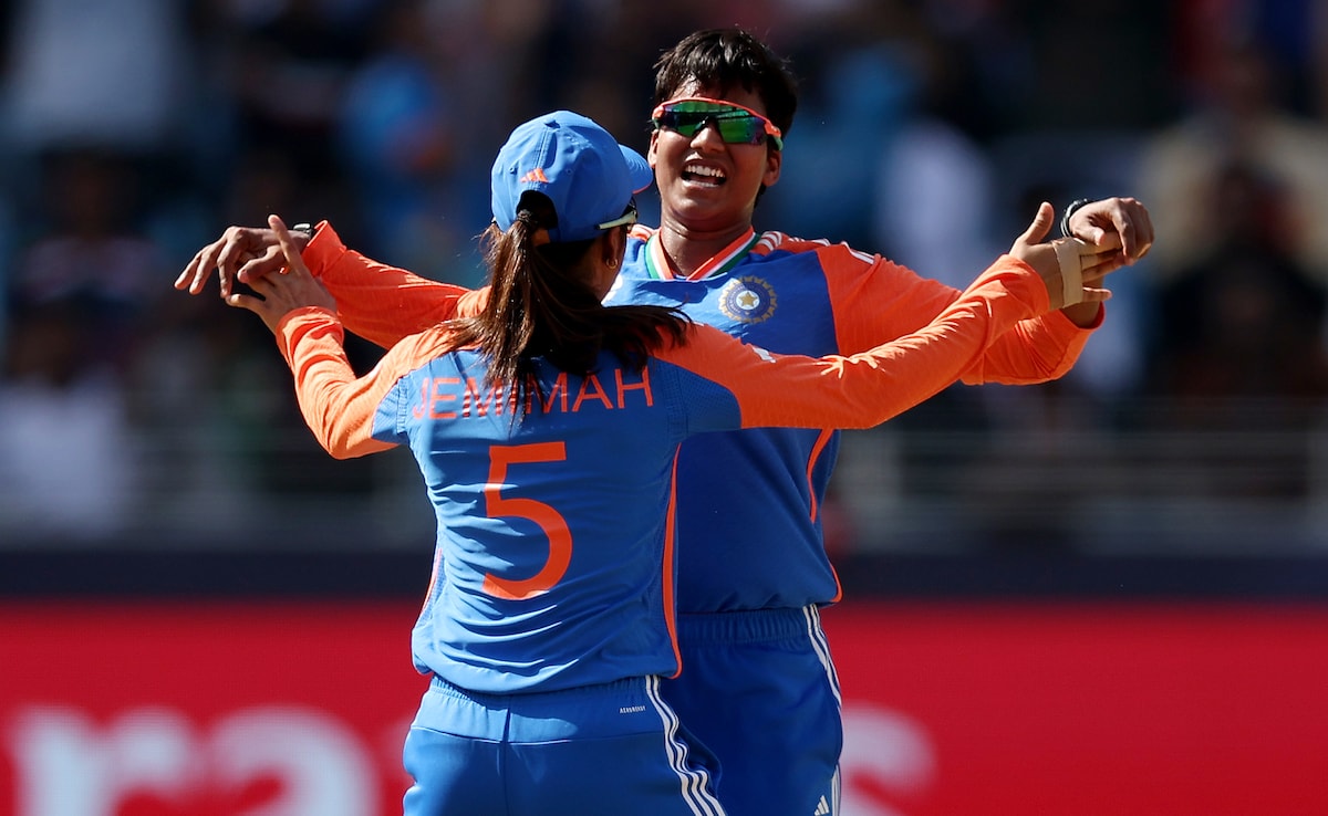 India Bowler Deepti Sharma Causes Sensational Surprise Run Out vs New Zealand In Women’s 1st ODI. Watch | Cricket News