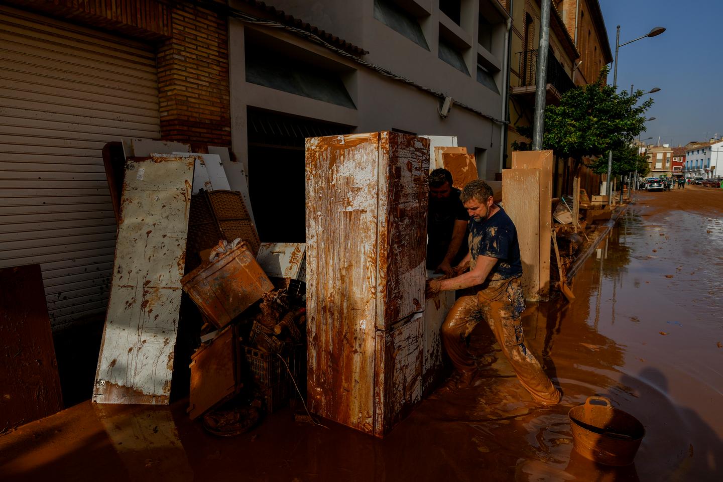 Inondations en Espagne : la région de Valence critiquée pour sa réaction tardive