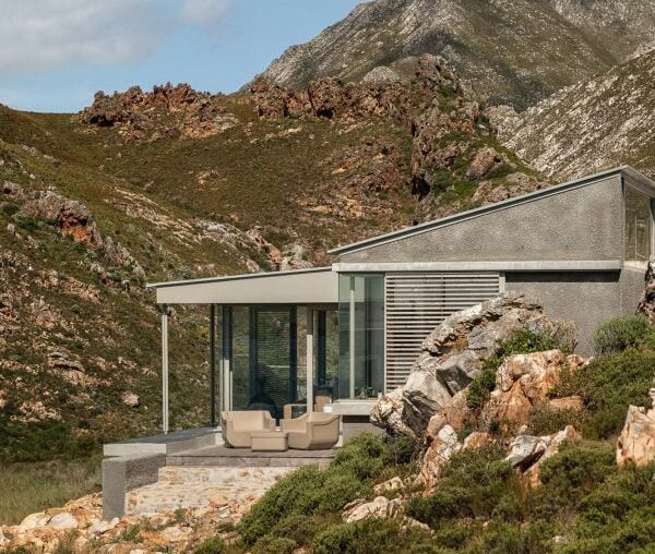 KLG Architects uses thick walls for coastal "sanctuary" in South Africa