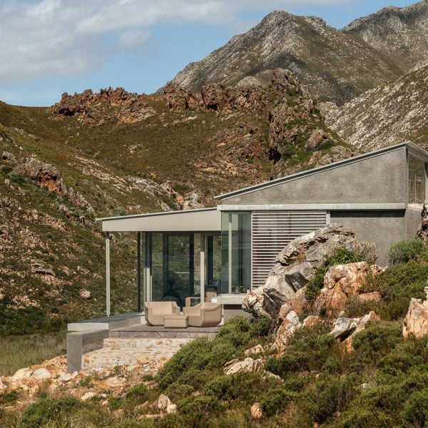 KLG Architects uses thick walls for coastal “sanctuary” in South Africa