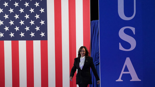 Kamala Harris attacca Donald Trump in un grande comizio a Washington