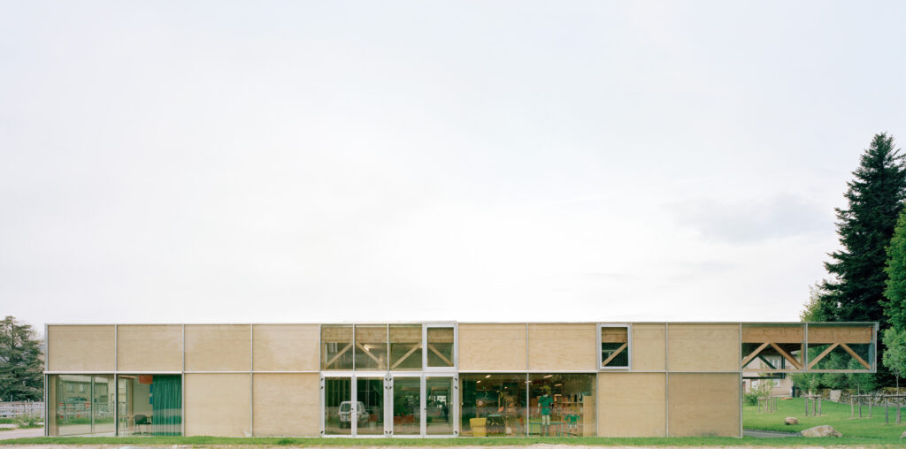 Le Foirail Multi-Service Center / Betillon & Freyermuth Architects + crypto architectes