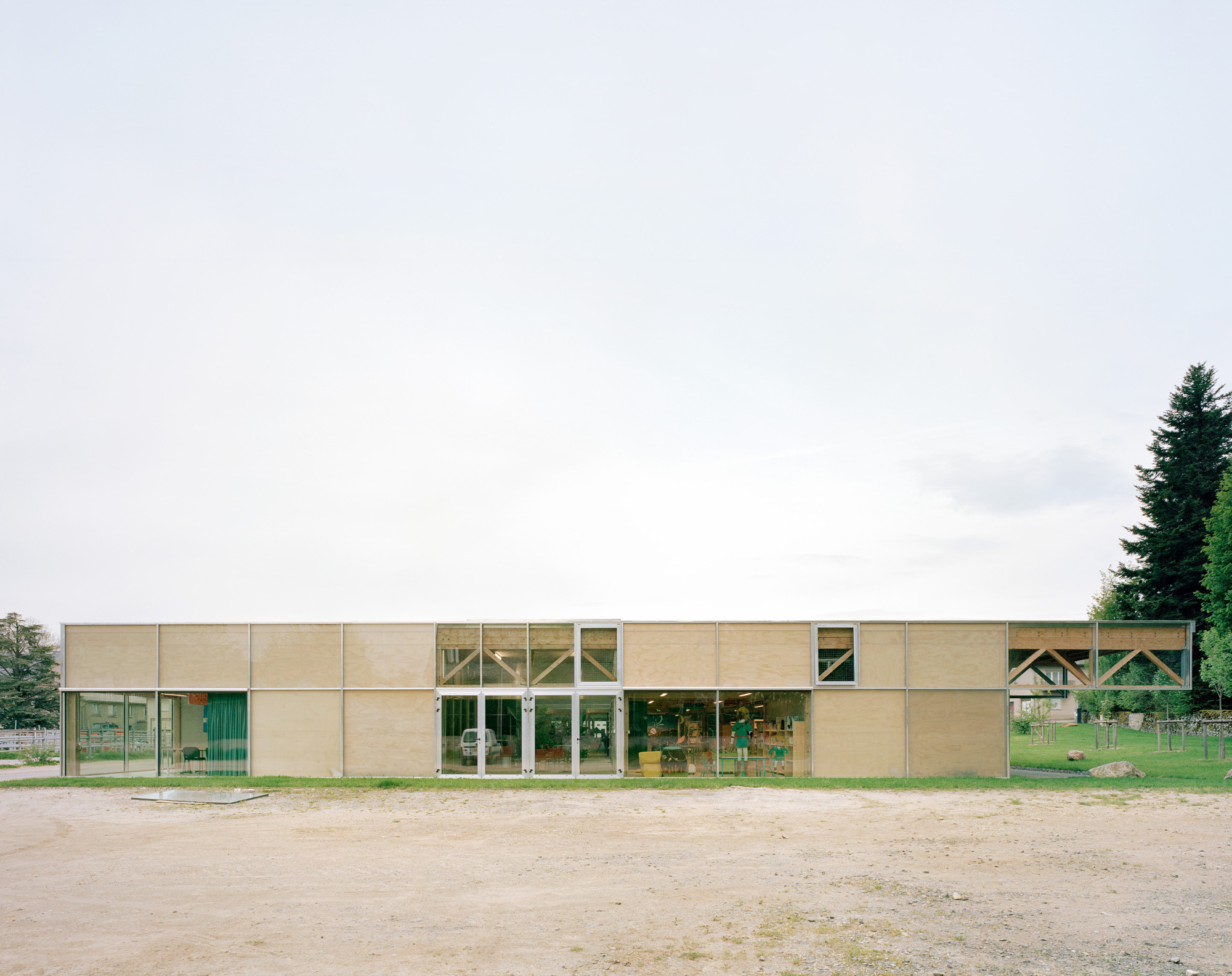 Le Foirail Multi-Service Center / Betillon & Freyermuth Architects + crypto architectes