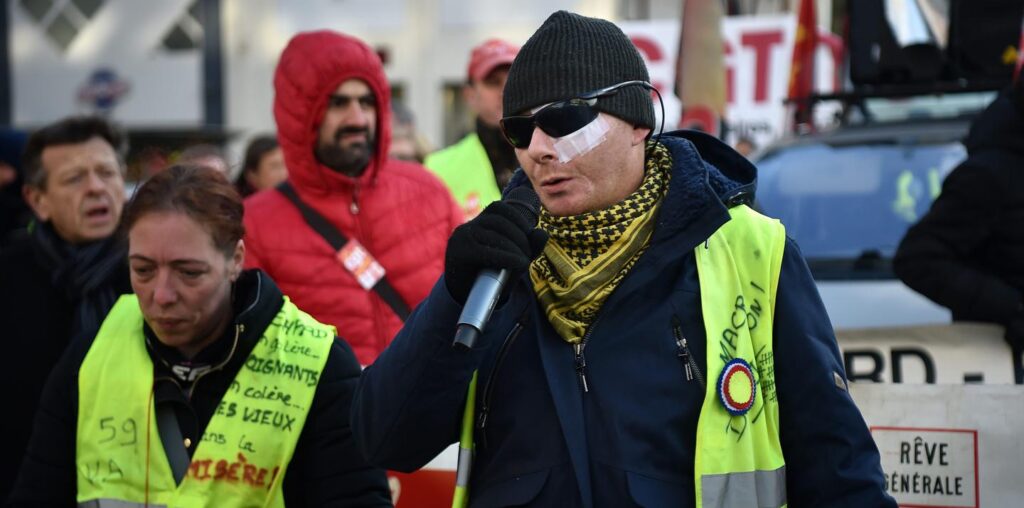 Le policier responsable de l’éborgnement d’un « gilet jaune » en 2019 renvoyé devant la justice