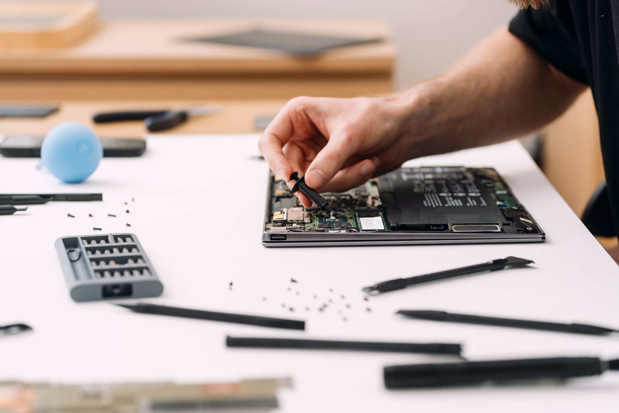 Learn to Fix Your Own Gadgets With Help From These 4 Sites