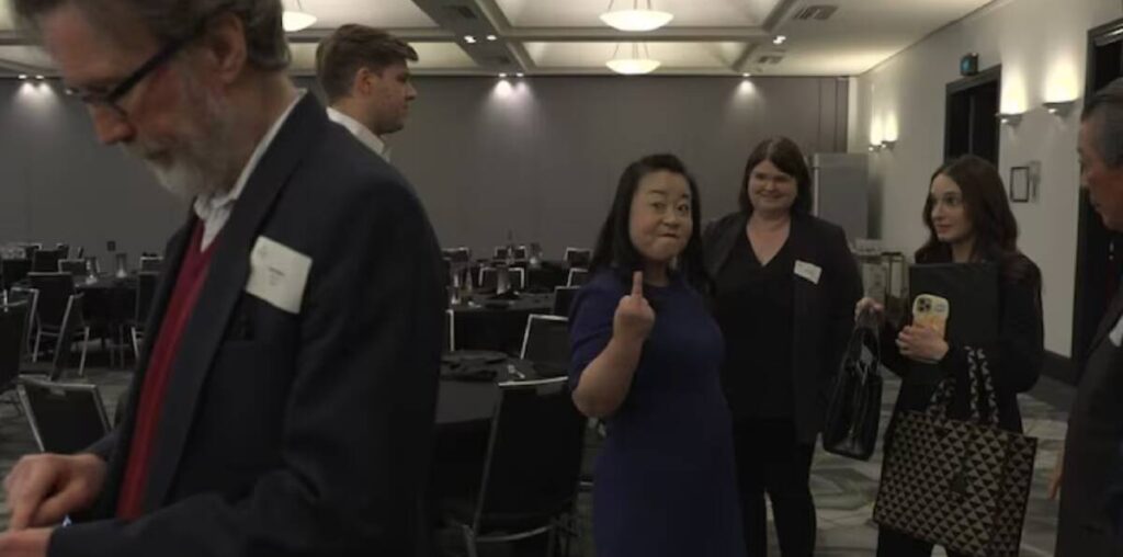 Lee caught on camera flipping off journalist after testy exchange