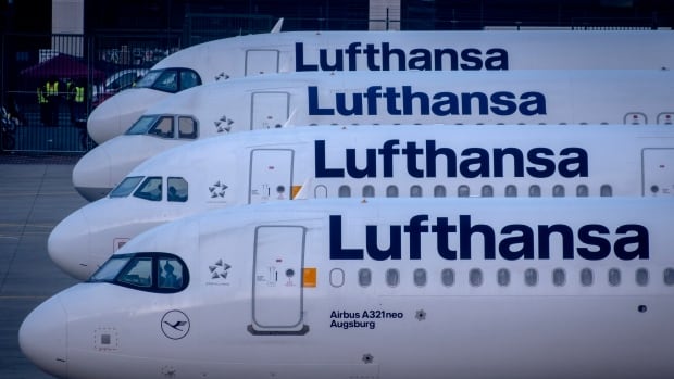 Lufthansa fined record $4M for barring Orthodox Jewish passengers from 2022 flight | CBC News