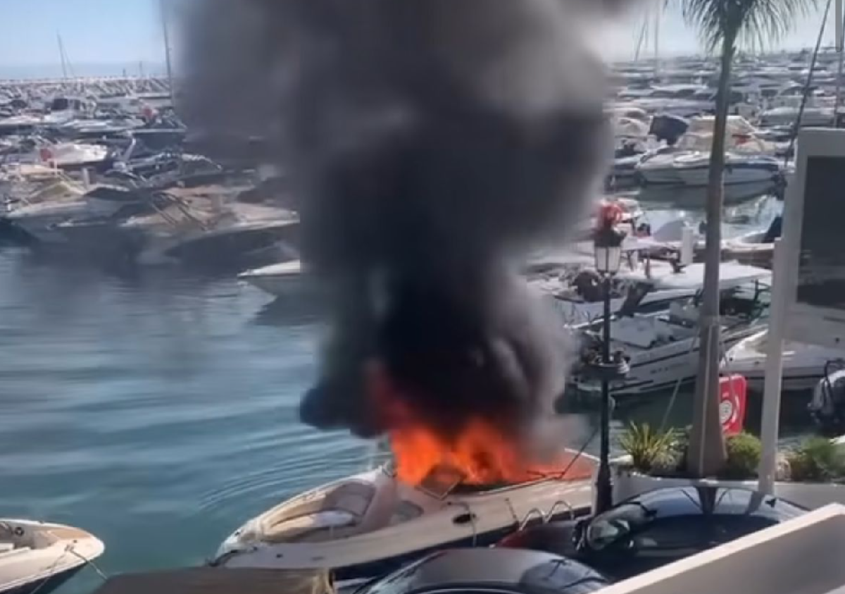 Luxury yacht fire in Puerto Banus