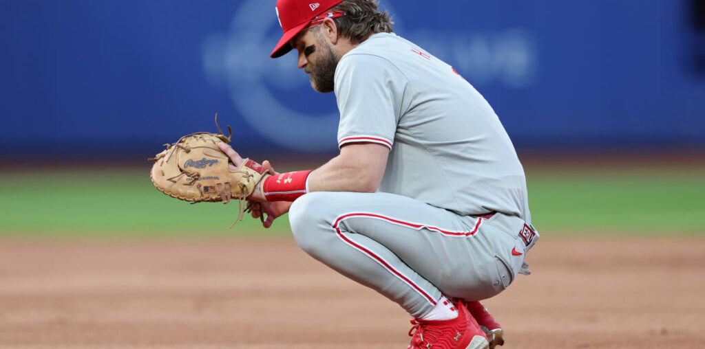 MLB Gold Glove finalists include Bryce Harper, Dansby Swanson, Juan Soto and more