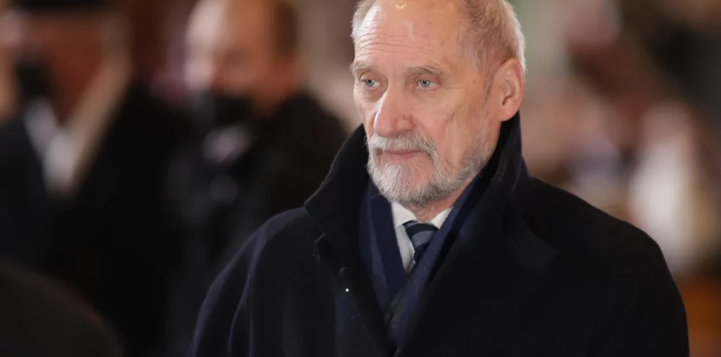 Macierewicz straci najwyższe odznaczenie państwowe? Ruch Czarzastego