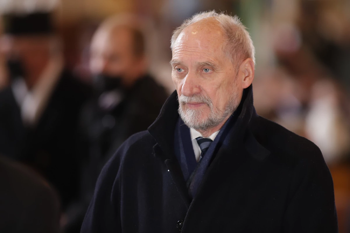 Macierewicz straci najwyższe odznaczenie państwowe? Ruch Czarzastego