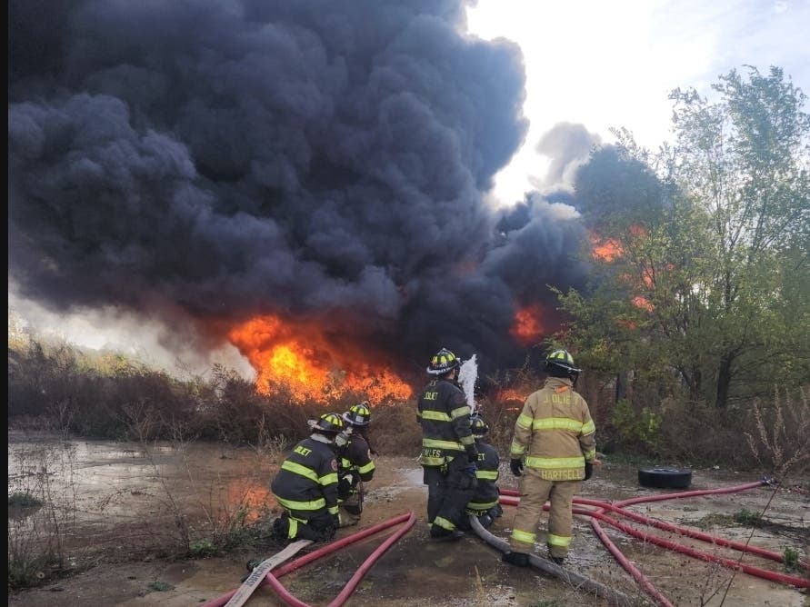 Man Falls 80 Feet At Starved Rock, Giant Tire Fire: IL Weekend